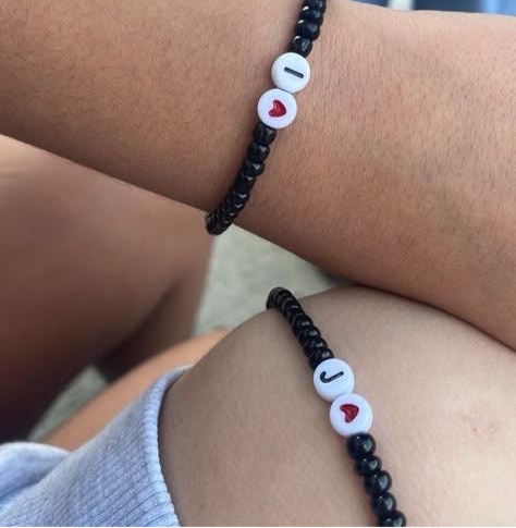 Pulsera iníciales minimalista